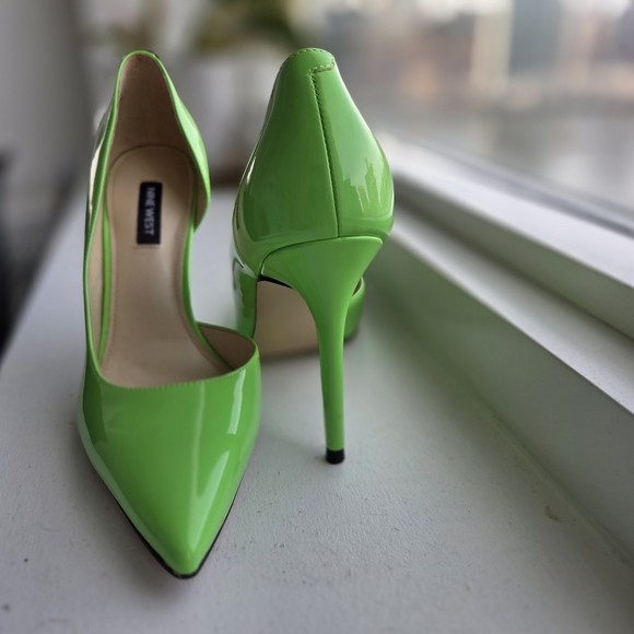 Elegant Lime Green High Heels - Picture 3 of 6